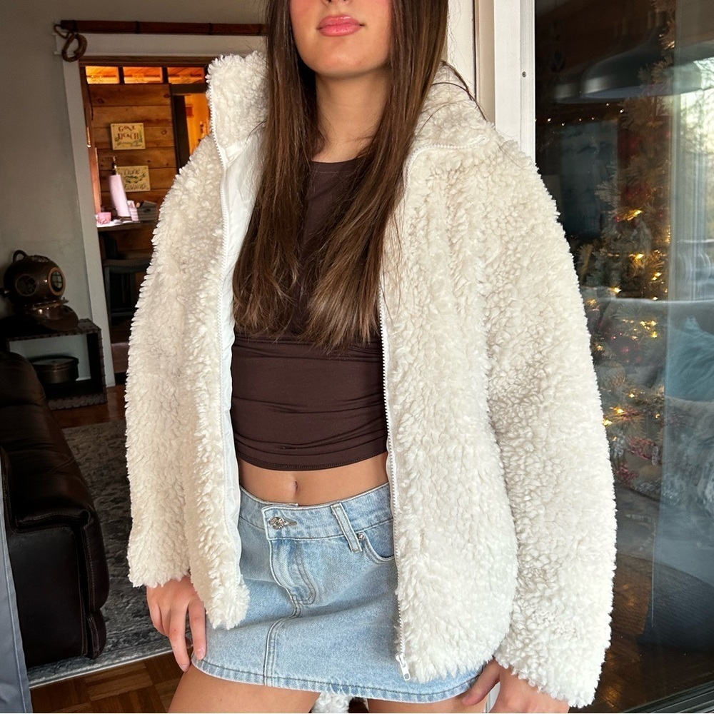 LONG SLEEVE TEDDY BEAR ZIP UP JACKET Size M white jacket puffer jacket